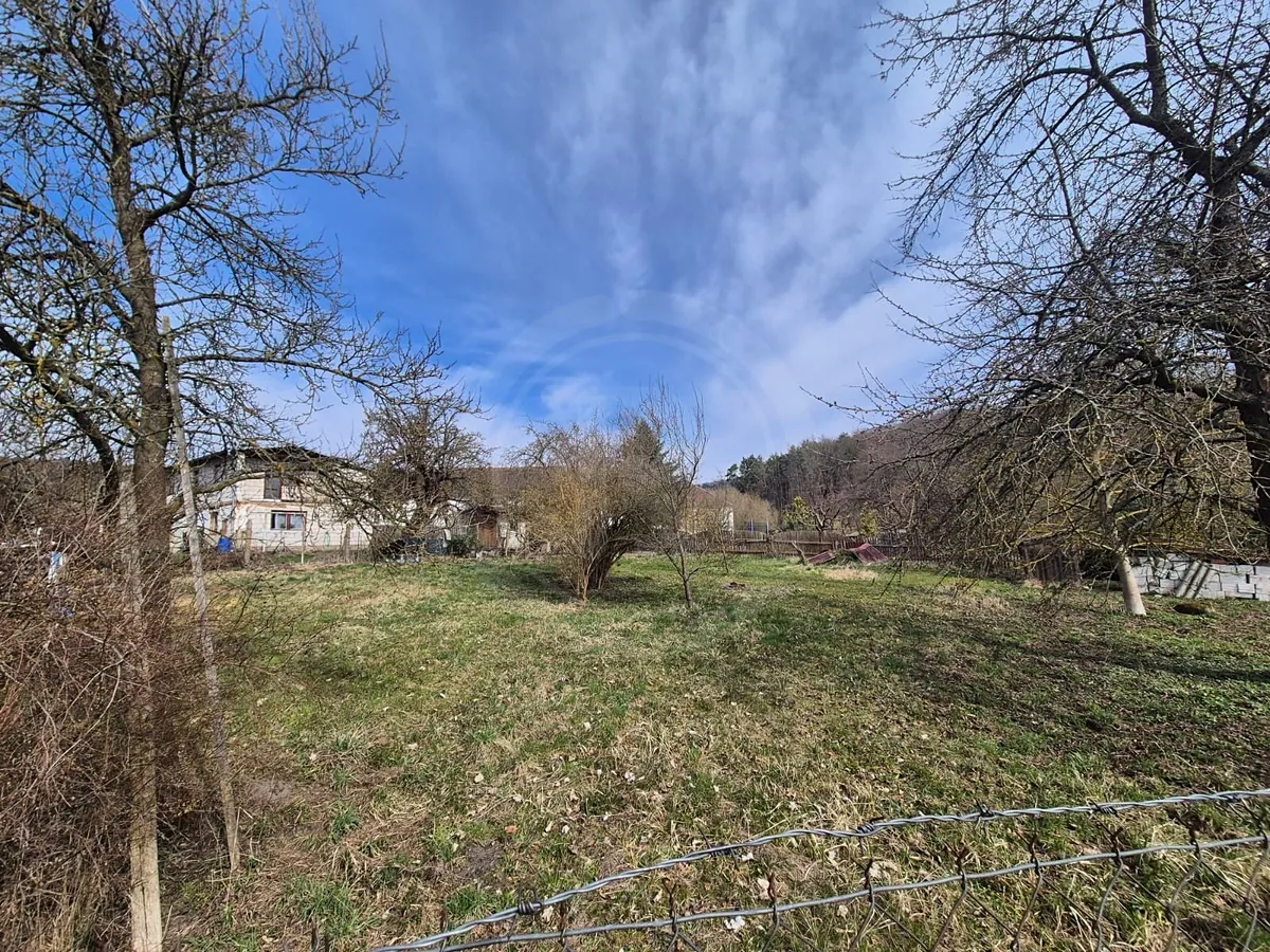 Prodej stavebního pozemku 1074 m²